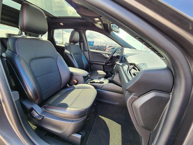 Photo of 2024 Carbonized Gray Metallic Ford Escape