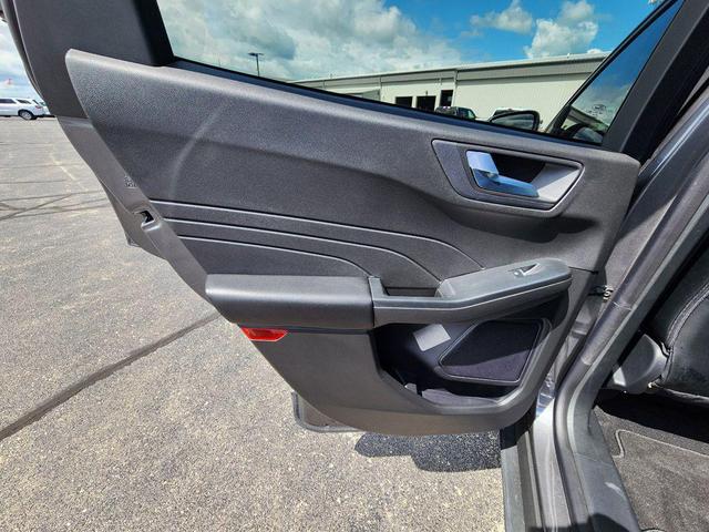 Photo of 2024 Carbonized Gray Metallic Ford Escape