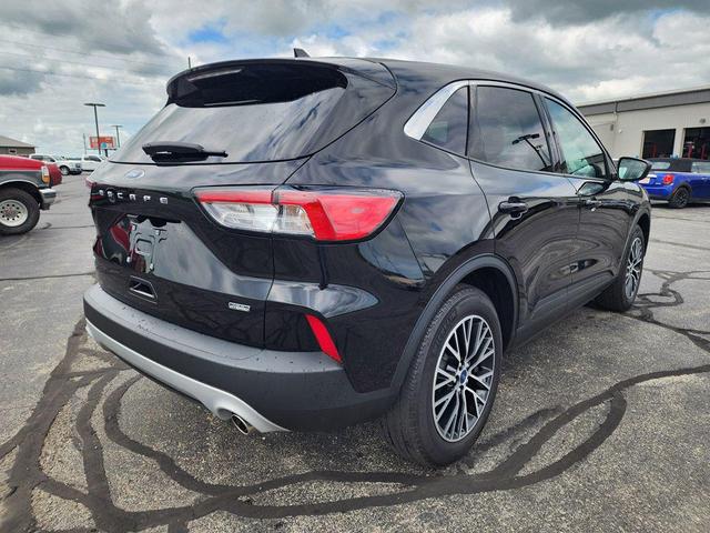 Photo of 2022 Agate Black Metallic Ford Escape