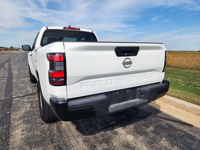 Photo of 2022 Glacier White Nissan Frontier