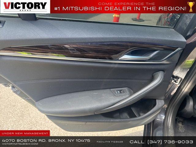 Photo of 2019 Dark Graphite Metallic BMW 530