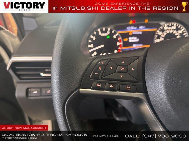 Photo of 2022 Pearl White Tricoat Nissan Altima