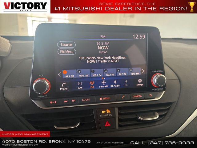 Photo of 2022 Pearl White Tricoat Nissan Altima