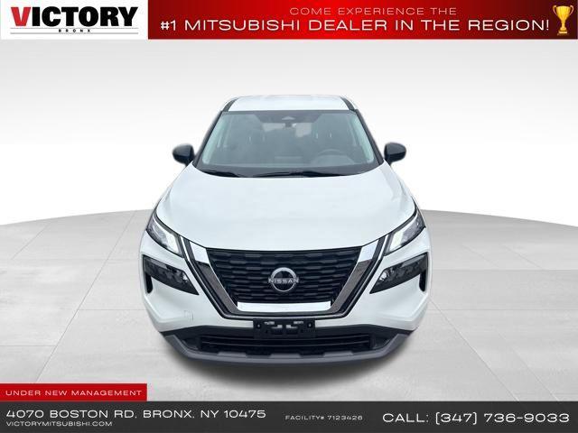 Photo of 2023 Glacier White Nissan Rogue