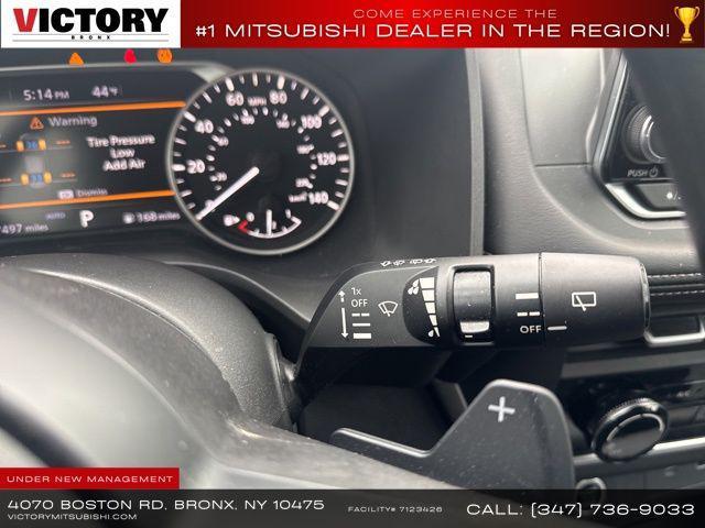 Photo of 2023 Glacier White Nissan Rogue