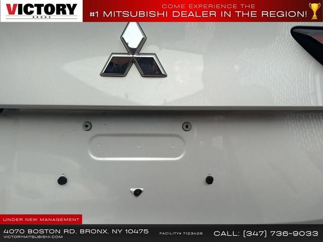 Photo of 2023 White Mitsubishi Outlander