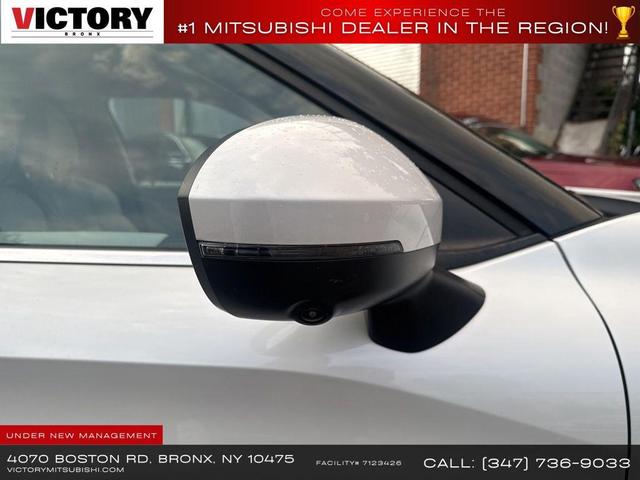 Photo of 2023 White Mitsubishi Outlander