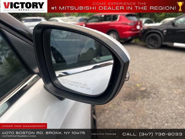 Photo of 2023 White Mitsubishi Outlander