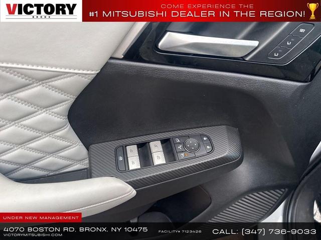 Photo of 2023 White Mitsubishi Outlander