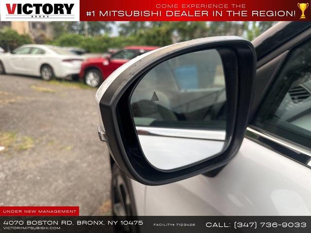 Photo of 2023 White Mitsubishi Outlander