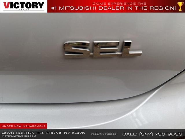 Photo of 2023 White Mitsubishi Outlander