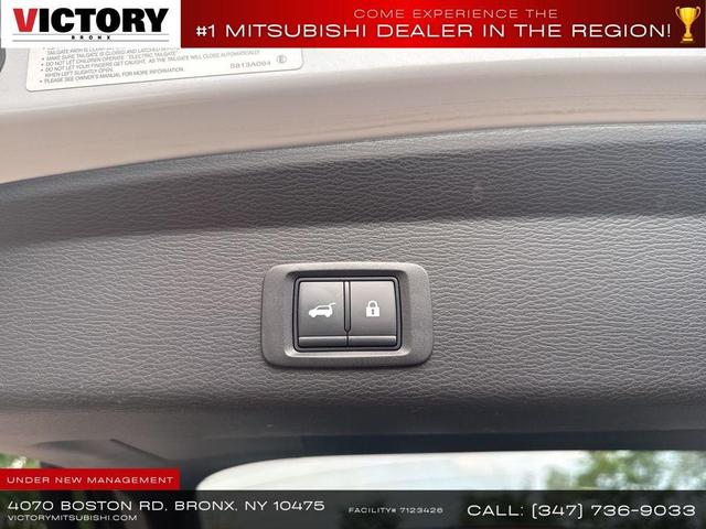 Photo of 2023 White Mitsubishi Outlander
