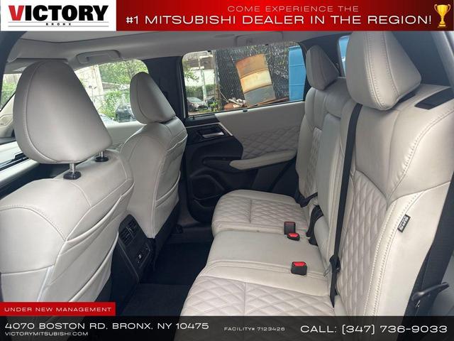 Photo of 2023 White Mitsubishi Outlander