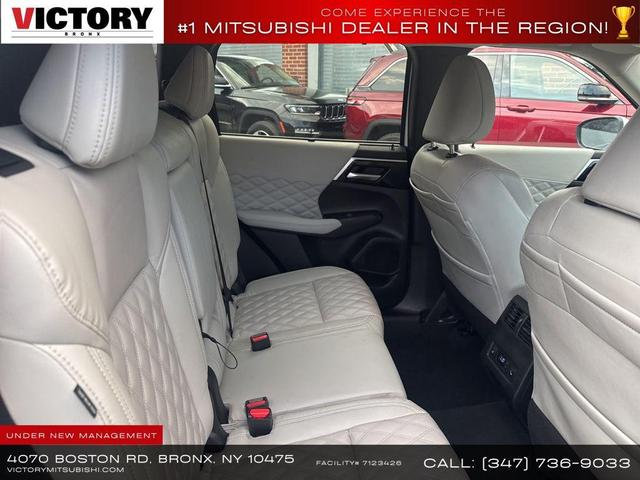 Photo of 2023 White Mitsubishi Outlander