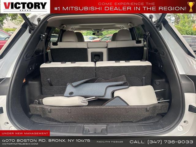 Photo of 2023 White Mitsubishi Outlander
