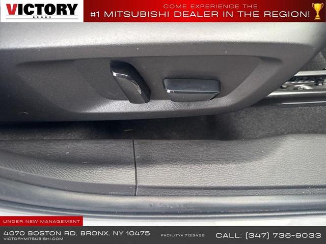 Photo of 2023 White Mitsubishi Outlander