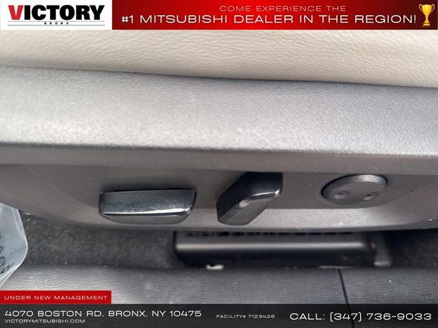 Photo of 2023 White Mitsubishi Outlander