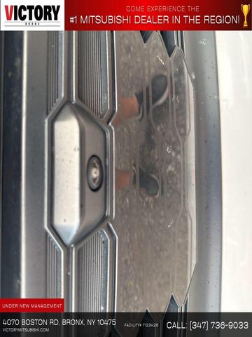 Photo of 2023 White Mitsubishi Outlander