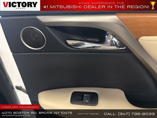 Photo of 2022 Eminent White Pearl Lexus RX 350