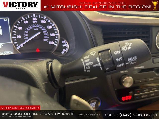 Photo of 2022 Eminent White Pearl Lexus RX 350