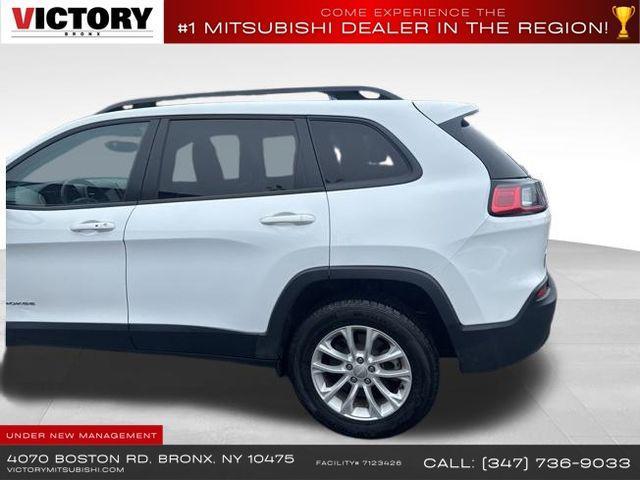 Photo of 2022 Bright White Clearcoat Jeep Cherokee