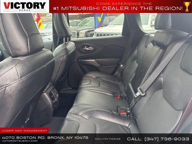 Photo of 2022 Bright White Clearcoat Jeep Cherokee