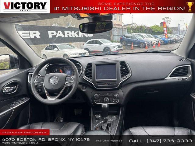 Photo of 2022 Bright White Clearcoat Jeep Cherokee