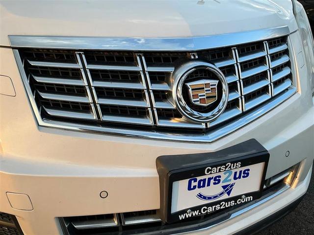 Photo of 2013 White Cadillac SRX