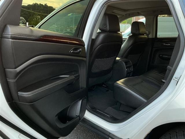 Photo of 2013 White Cadillac SRX