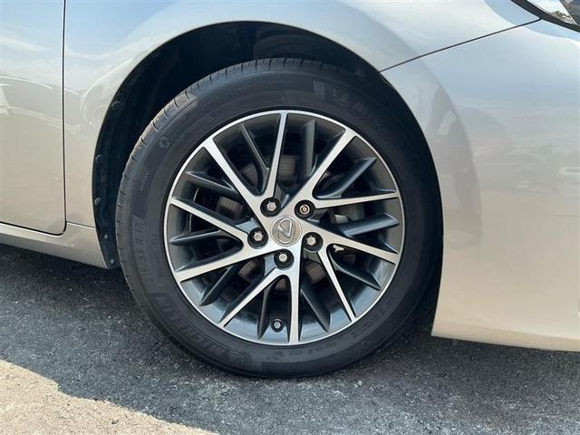 Photo of 2017 Silver Lexus ES 350