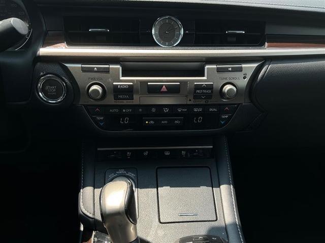 Photo of 2017 Silver Lexus ES 350