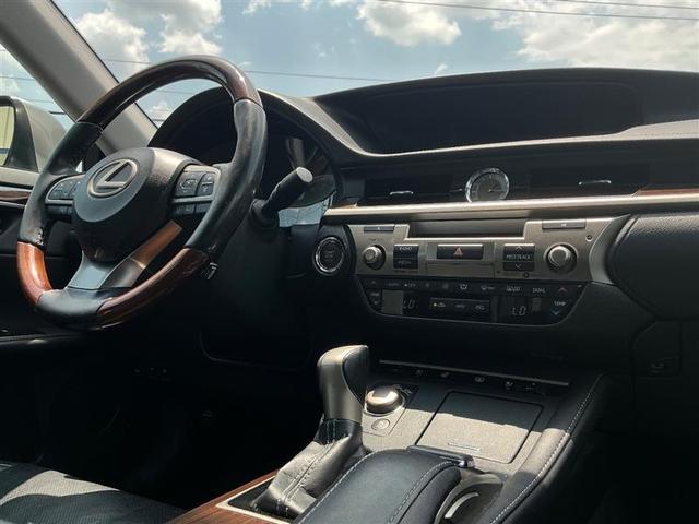 Photo of 2017 Silver Lexus ES 350