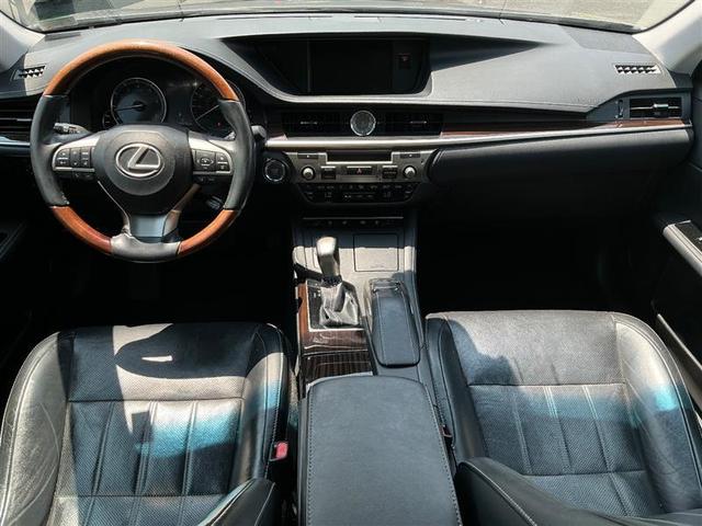 Photo of 2017 Silver Lexus ES 350