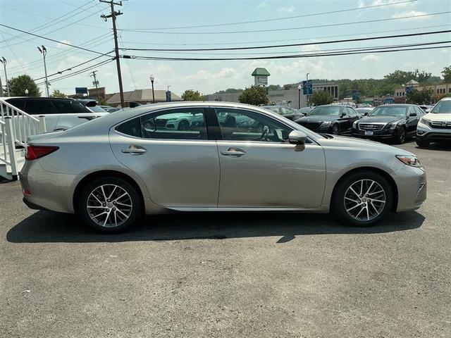 Photo of 2017 Silver Lexus ES 350