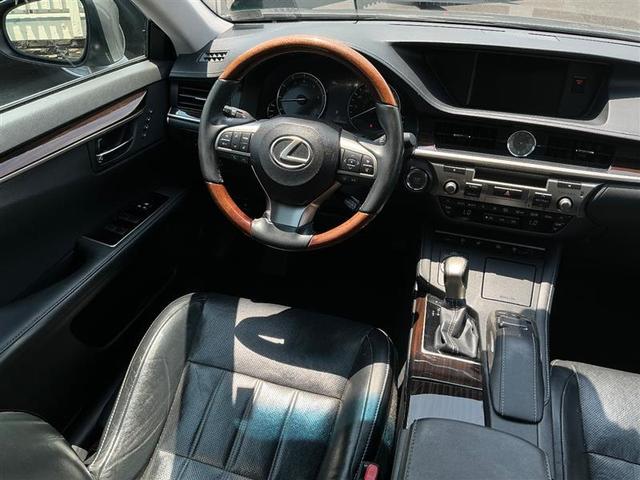 Photo of 2017 Silver Lexus ES 350
