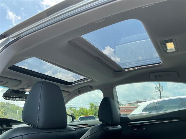 Photo of 2017 Silver Lexus ES 350