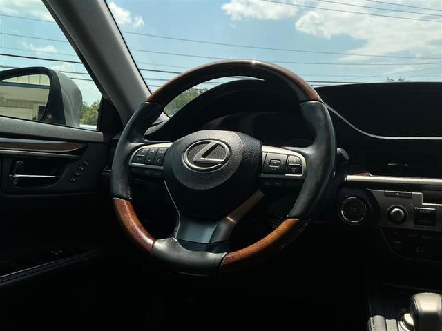 Photo of 2017 Silver Lexus ES 350