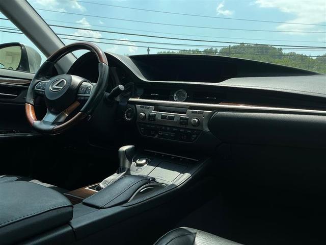 Photo of 2017 Silver Lexus ES 350
