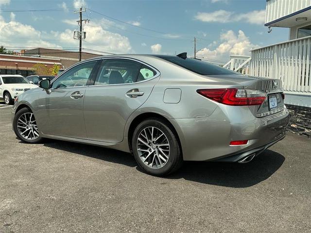 Photo of 2017 Silver Lexus ES 350
