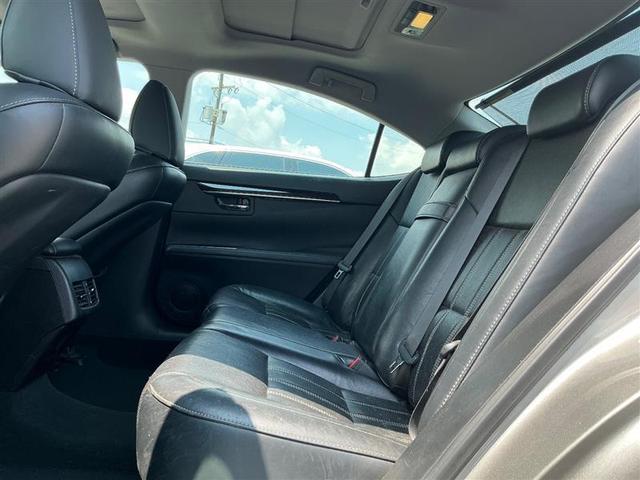 Photo of 2017 Silver Lexus ES 350