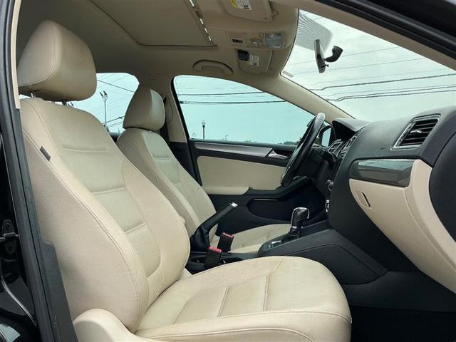 Photo of 2017 Black Volkswagen Jetta