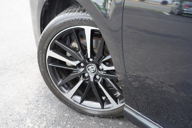 Photo of 2019 Midnight Black Metallic Toyota Camry