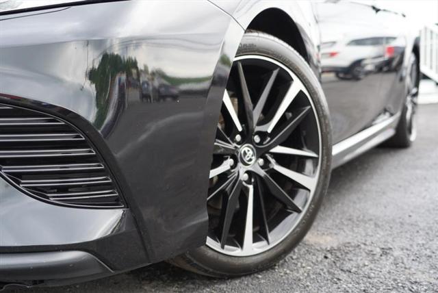 Photo of 2019 Midnight Black Metallic Toyota Camry