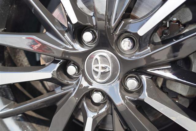 Photo of 2019 Midnight Black Metallic Toyota Camry