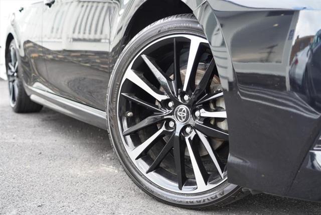 Photo of 2019 Midnight Black Metallic Toyota Camry