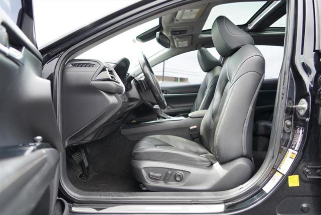 Photo of 2019 Midnight Black Metallic Toyota Camry