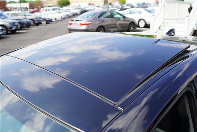 Photo of 2019 Midnight Black Metallic Toyota Camry