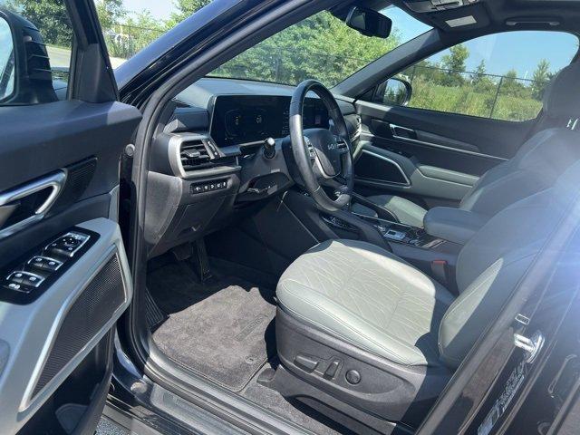 Photo of 2023 Ebony Black Kia Telluride