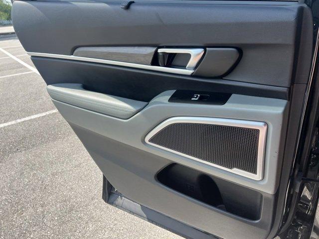 Photo of 2023 Ebony Black Kia Telluride
