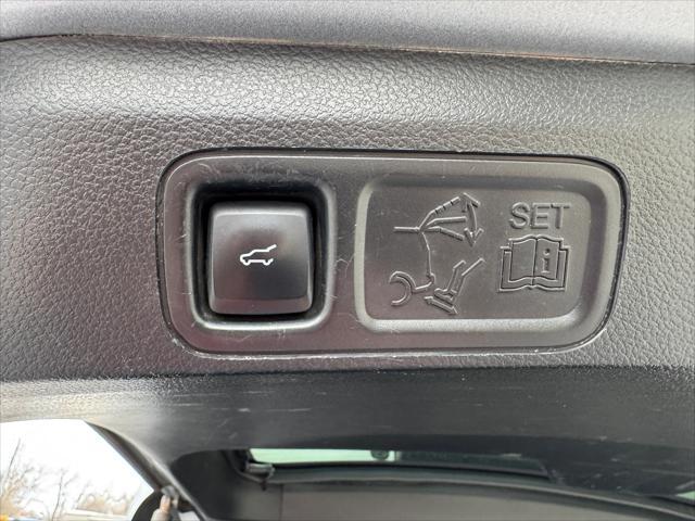 Photo of 2020 Iconic Silver Metallic Ford Expedition Max